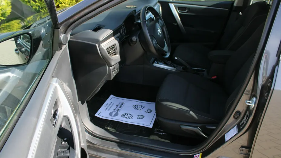 TOYOTA Corolla -