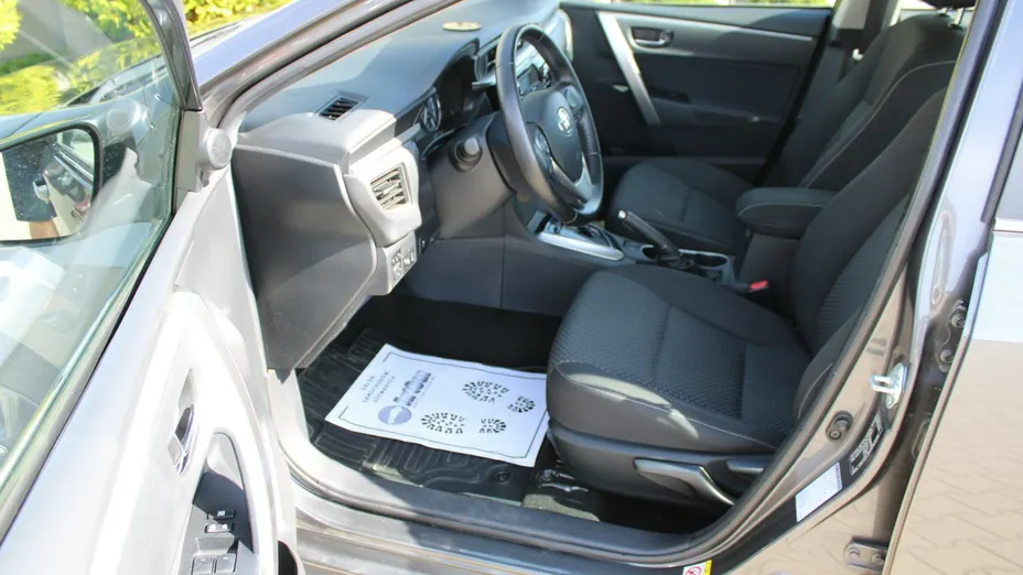TOYOTA Corolla -