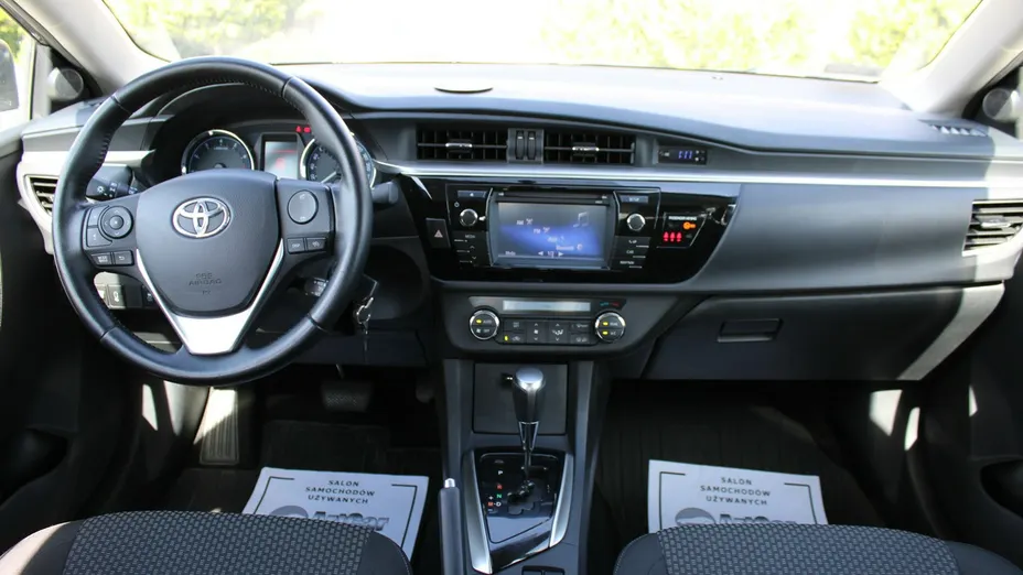 TOYOTA Corolla -