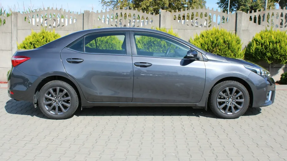 TOYOTA Corolla -