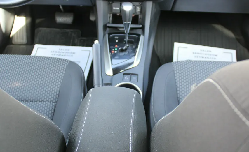 TOYOTA Corolla -