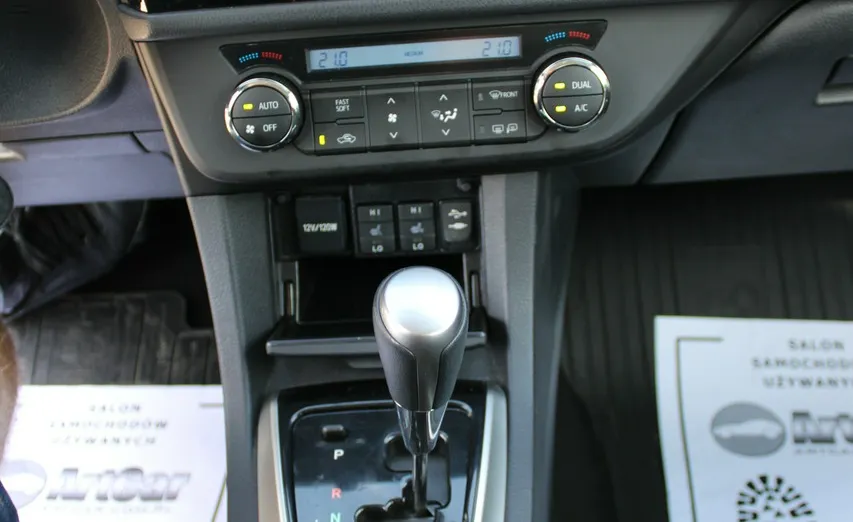 TOYOTA Corolla -
