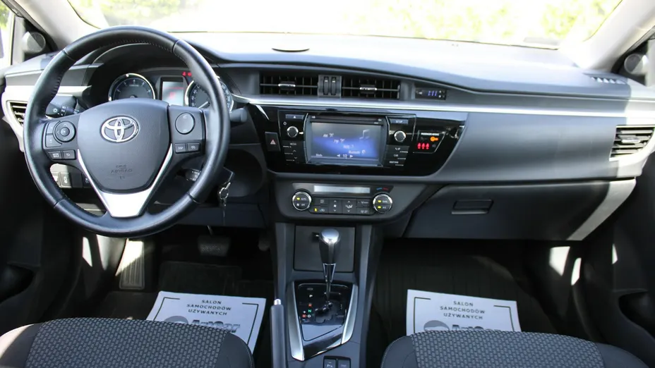 TOYOTA Corolla -