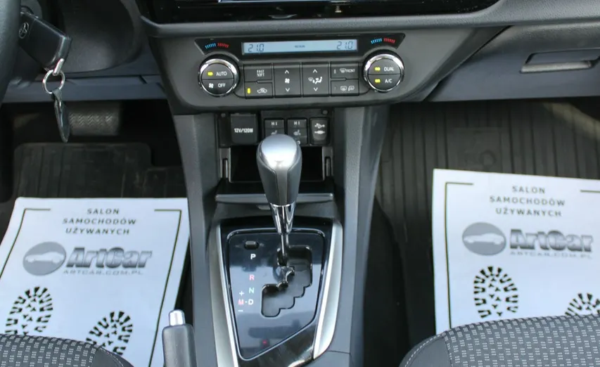 TOYOTA Corolla -