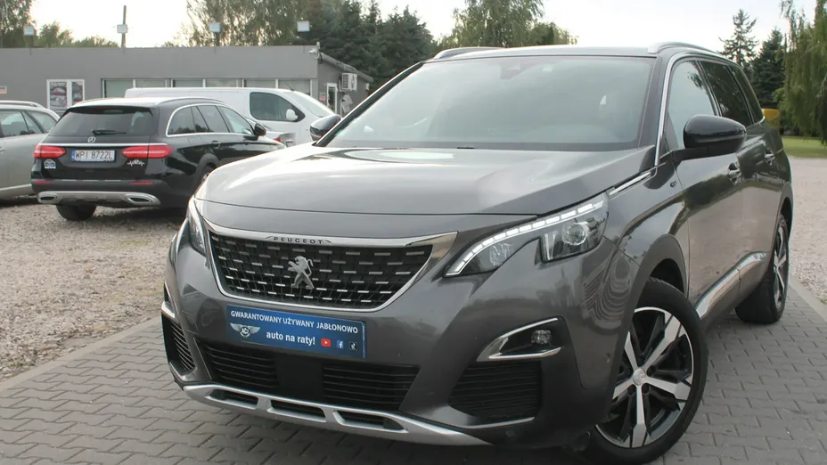 PEUGEOT 5008 -