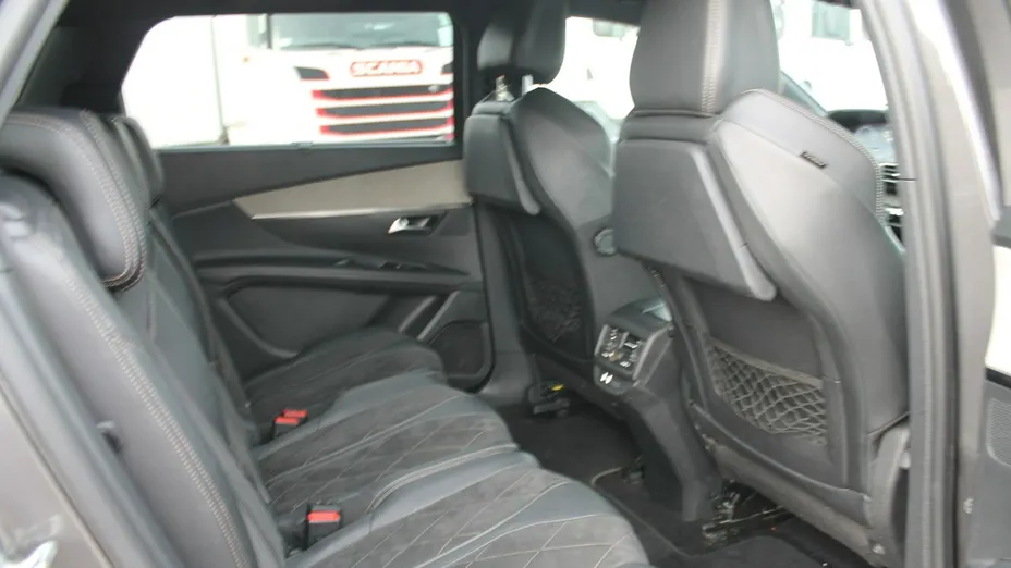 PEUGEOT 5008 -