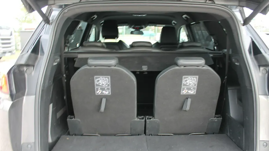 PEUGEOT 5008 -