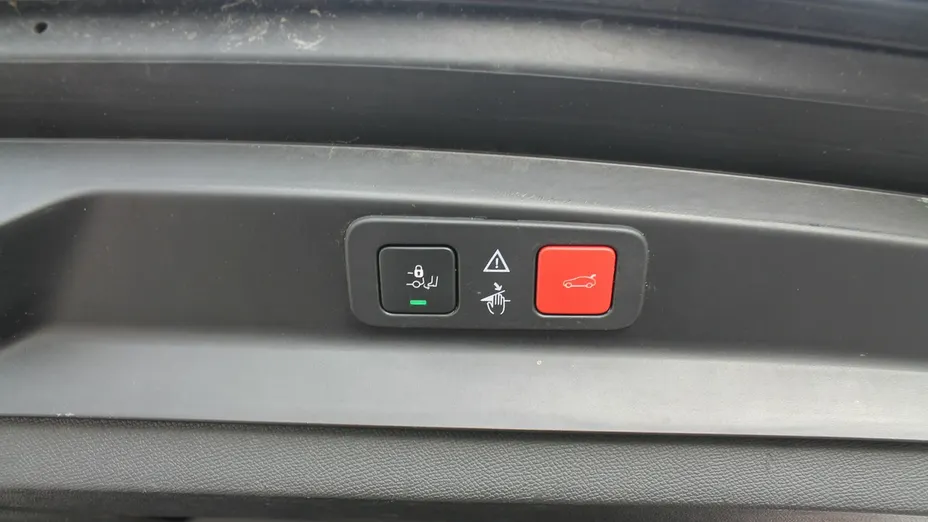 PEUGEOT 5008 -