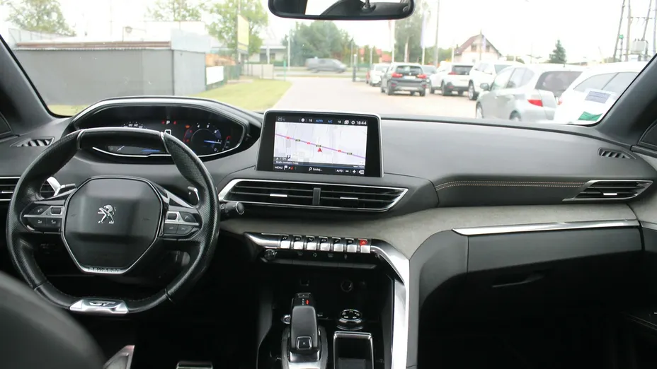 PEUGEOT 5008 -