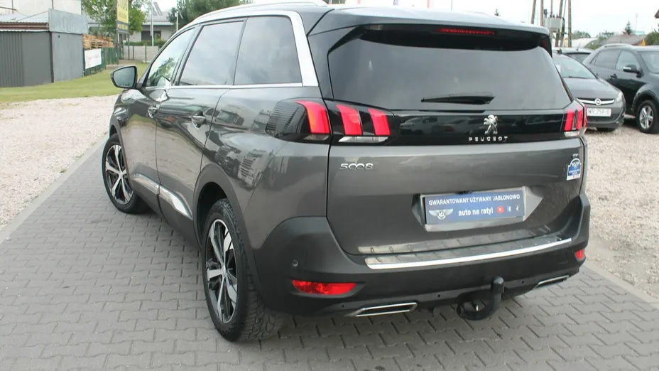 PEUGEOT 5008 -