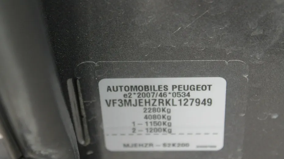 PEUGEOT 5008 -