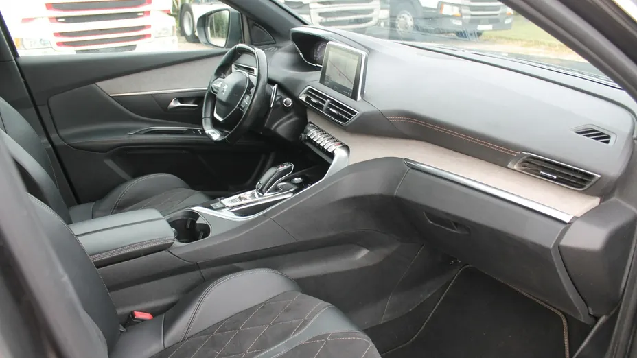 PEUGEOT 5008 -