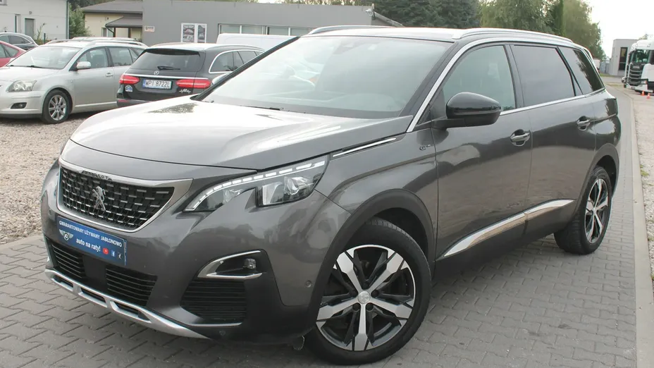 PEUGEOT 5008 -