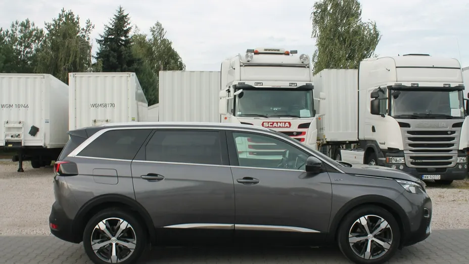 PEUGEOT 5008 -