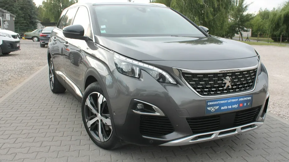 PEUGEOT 5008 -