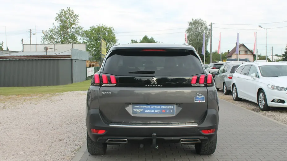 PEUGEOT 5008 -