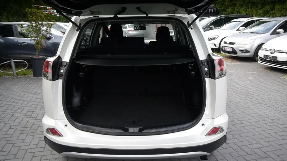 TOYOTA RAV4 -