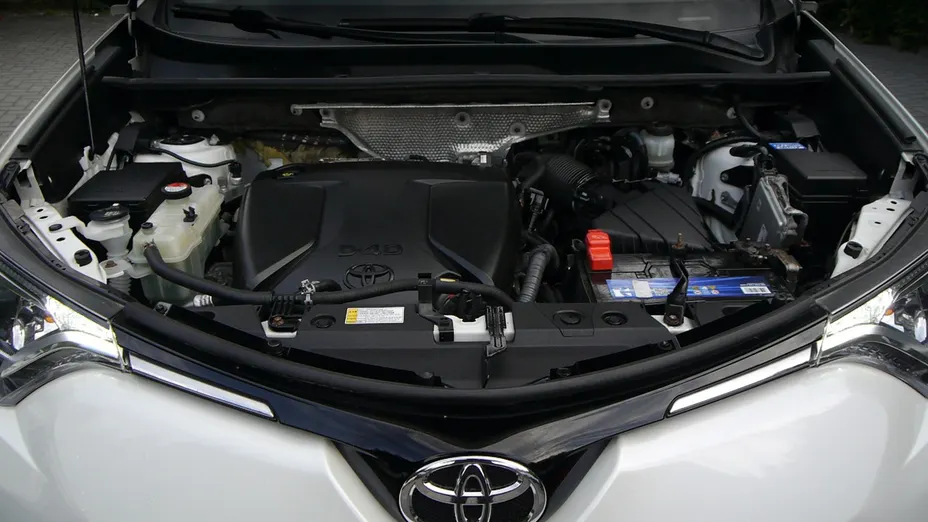 TOYOTA RAV4 -