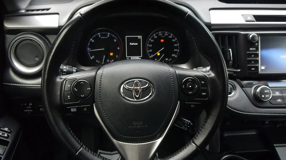 TOYOTA RAV4 -