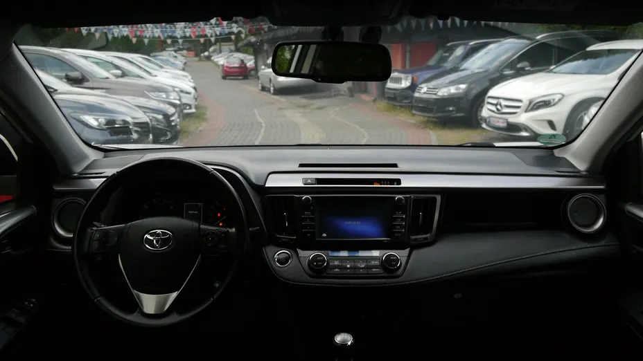TOYOTA RAV4 -