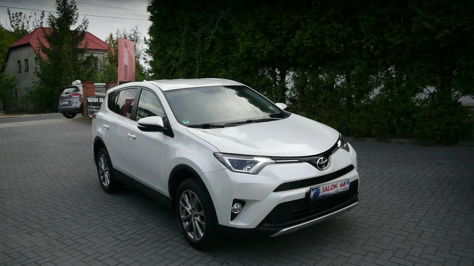 TOYOTA RAV4 -