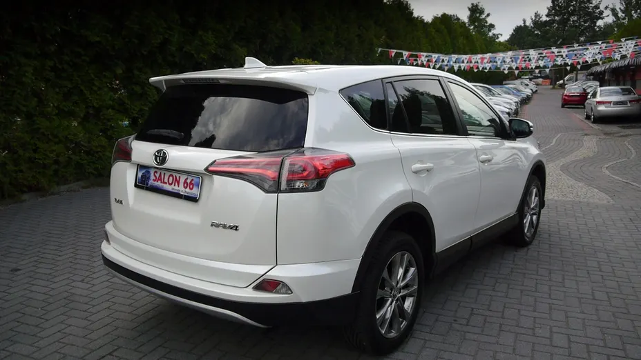TOYOTA RAV4 -