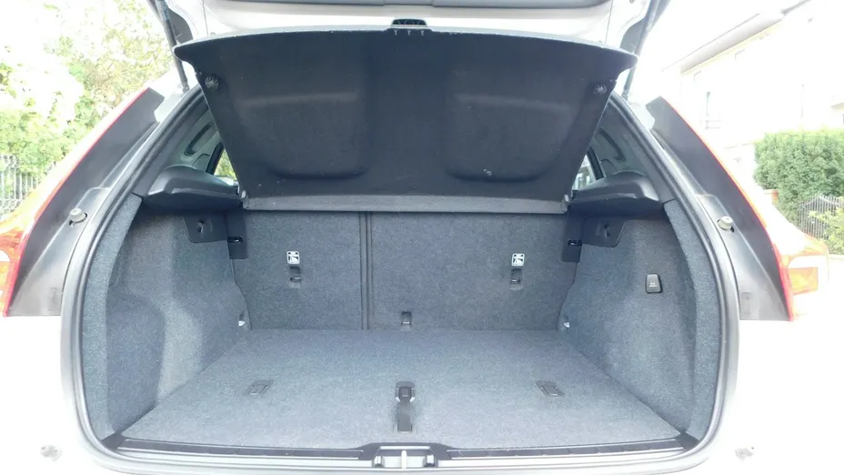 VOLVO XC40 -