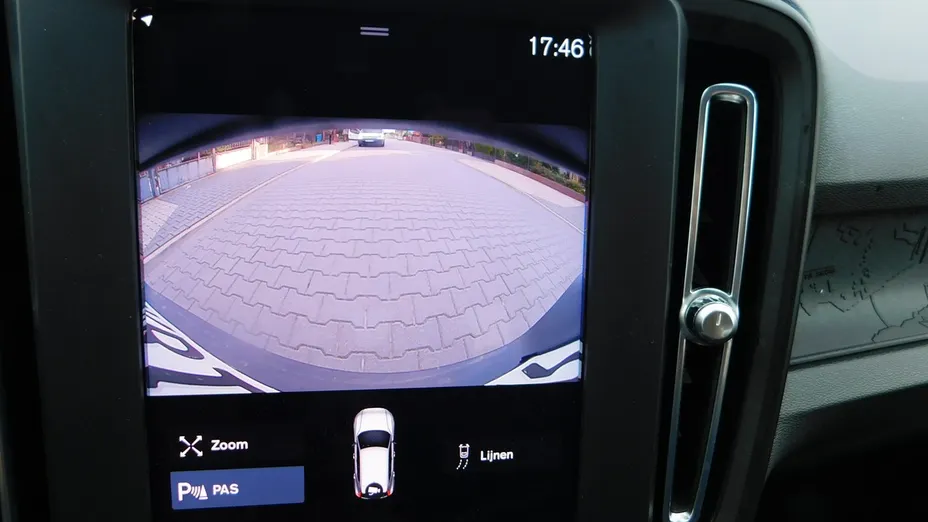 VOLVO XC40 -