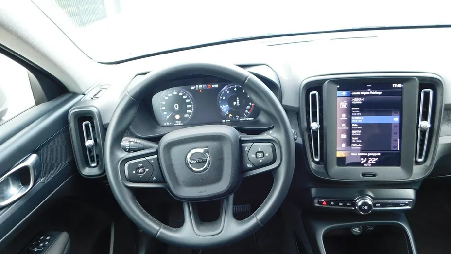 VOLVO XC40 -