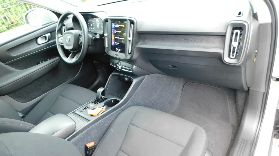 VOLVO XC40 -