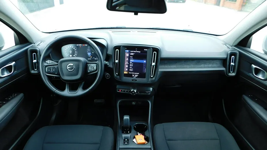 VOLVO XC40 -
