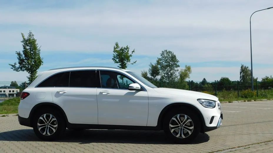 MERCEDES-BENZ GLC -