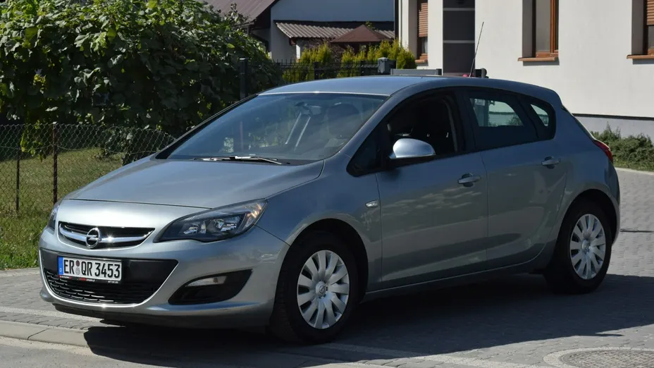 OPEL Astra -