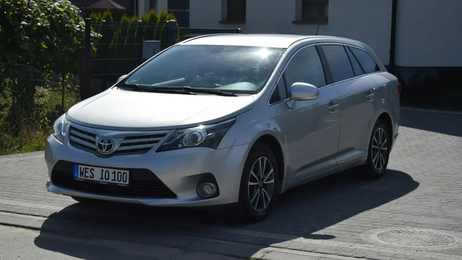 TOYOTA Avensis -