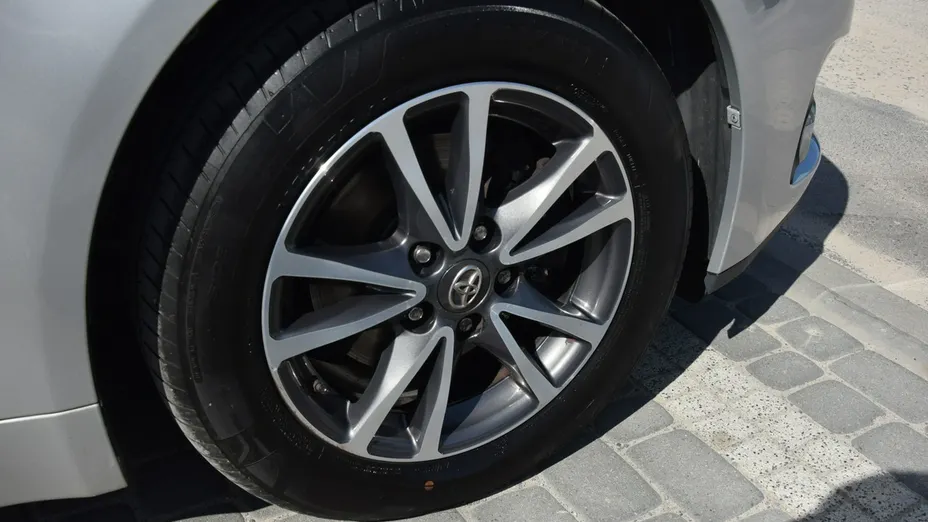 TOYOTA Avensis -
