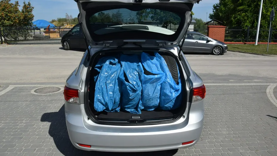 TOYOTA Avensis -