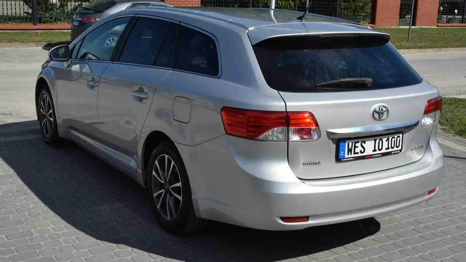 TOYOTA Avensis -