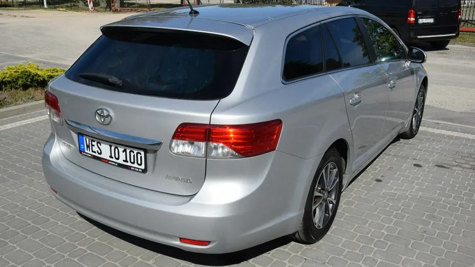 TOYOTA Avensis -
