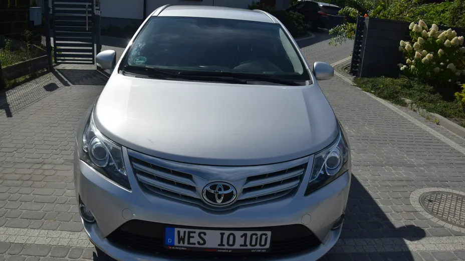 TOYOTA Avensis -