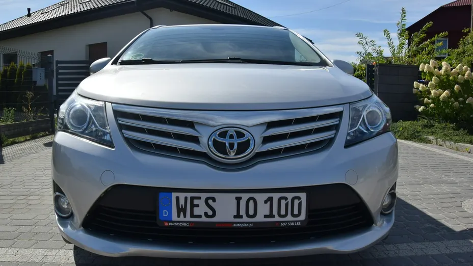 TOYOTA Avensis -
