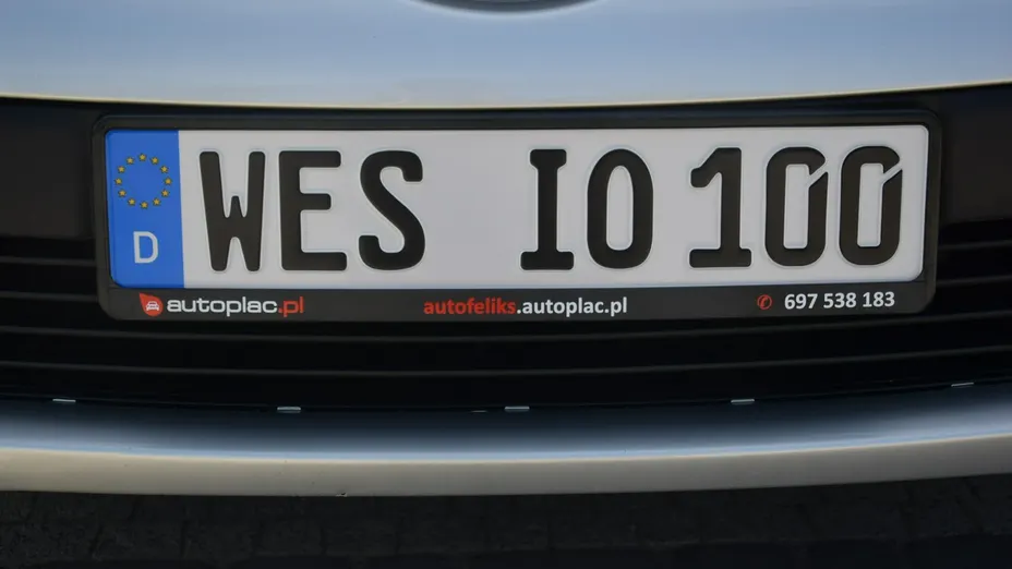 TOYOTA Avensis -