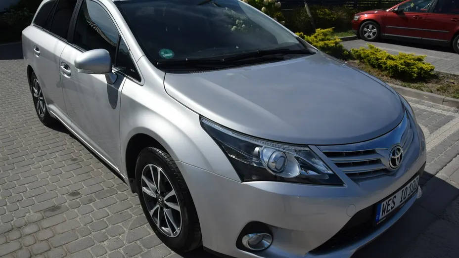TOYOTA Avensis -