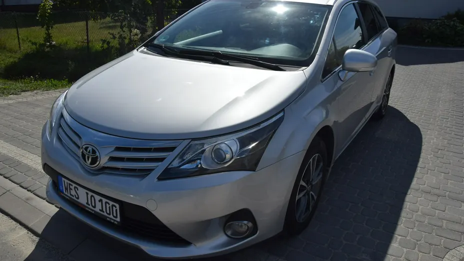 TOYOTA Avensis -