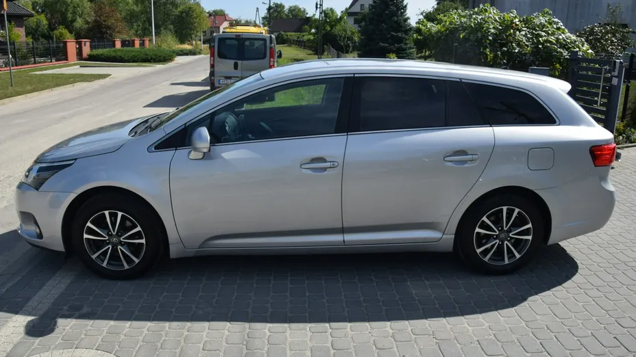 TOYOTA Avensis -