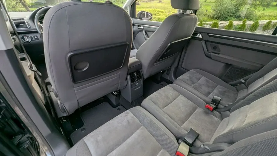 VOLKSWAGEN Touran -