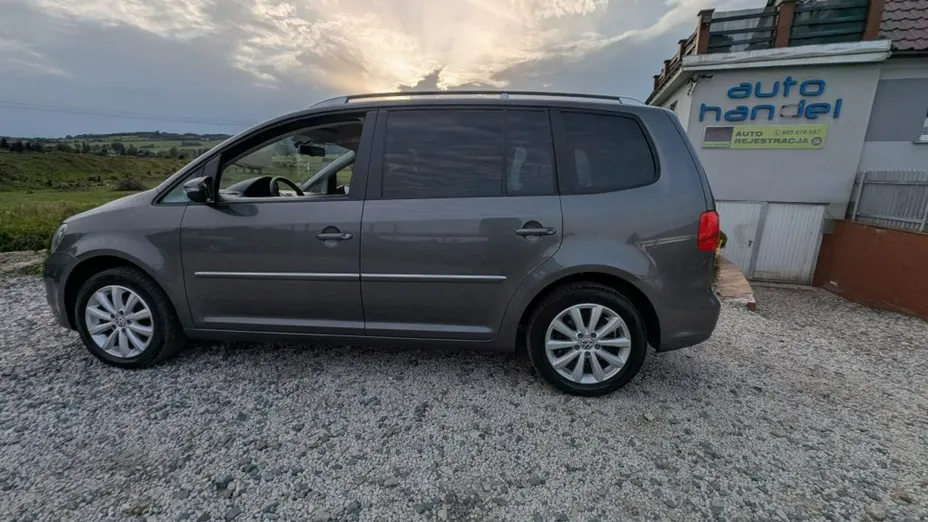 VOLKSWAGEN Touran -