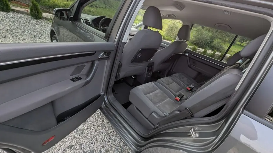 VOLKSWAGEN Touran -