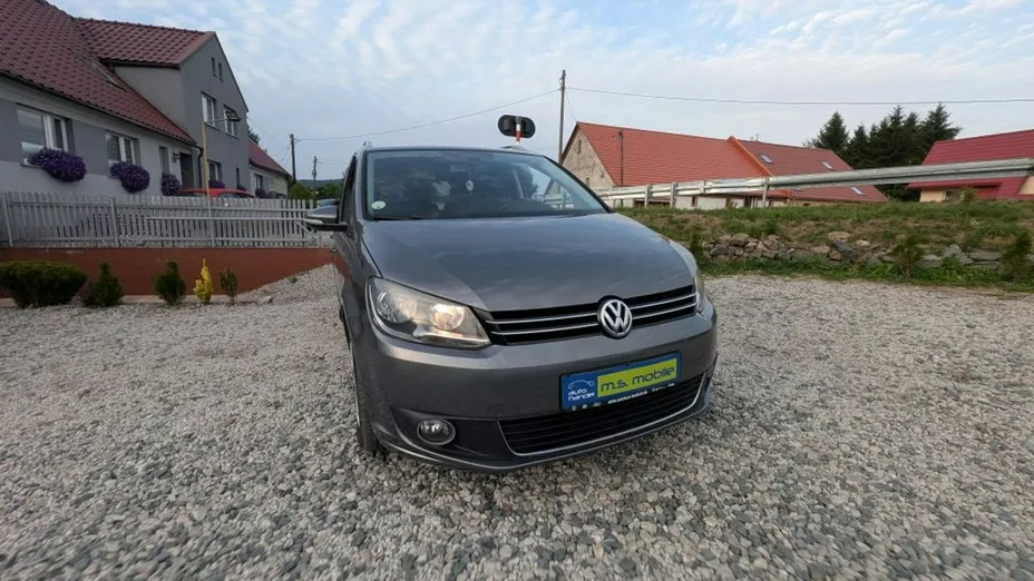 VOLKSWAGEN Touran -