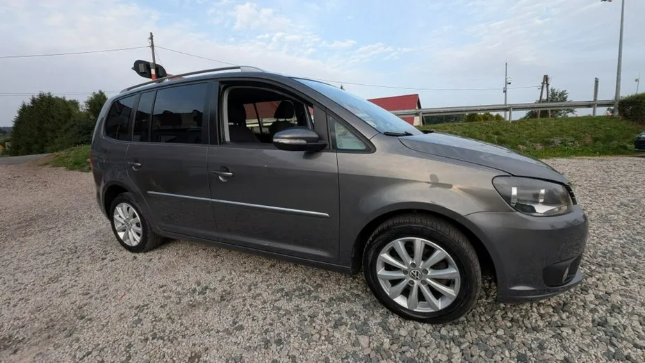VOLKSWAGEN Touran -
