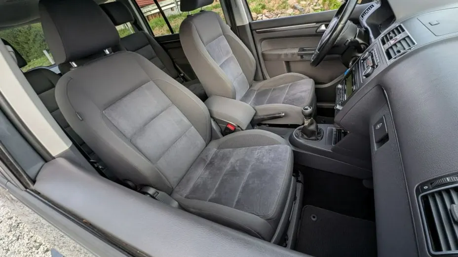VOLKSWAGEN Touran -